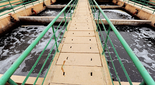 斜板隔油池-青島樂中環?？萍加邢薰? /> 
</p>
<p style=