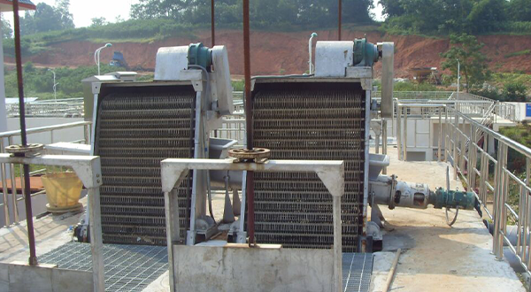 污泥脫水機(jī)的日常管理注意事項(xiàng)有哪些?-青島樂中環(huán)保科技有限公司