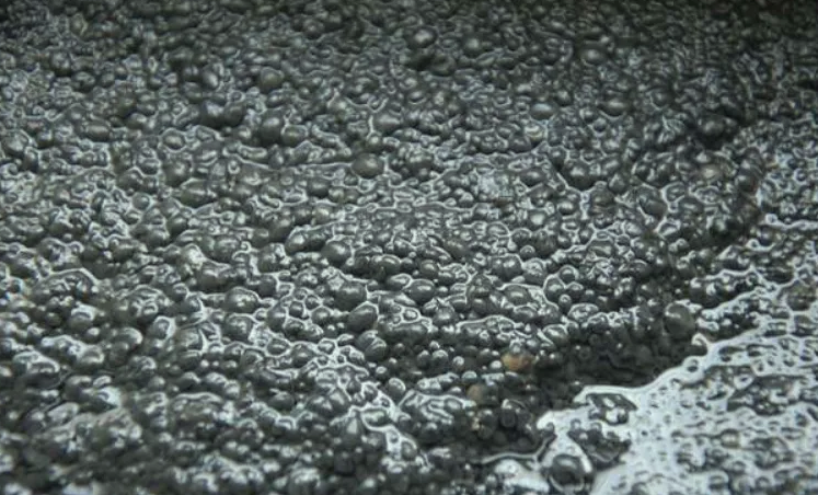 怎么處理溶氣氣浮機(jī)產(chǎn)生的污泥？